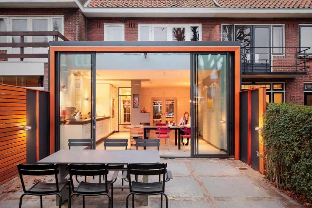 Glazen uitbouw ontworpen door Richel Lubbers Architecten